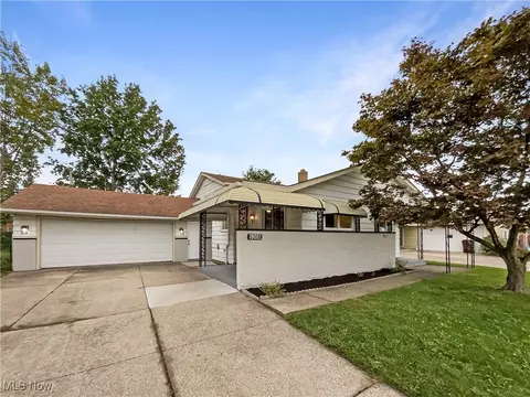 5306 Kenyon Dr, Cleveland, OH 44129