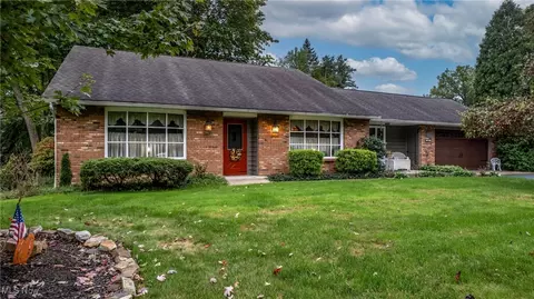 1437 Quaker Ln, Salem, OH 44460