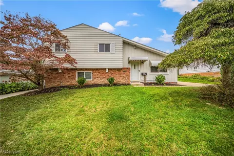 5459 Karen Isle Dr, Willoughby, OH 44094