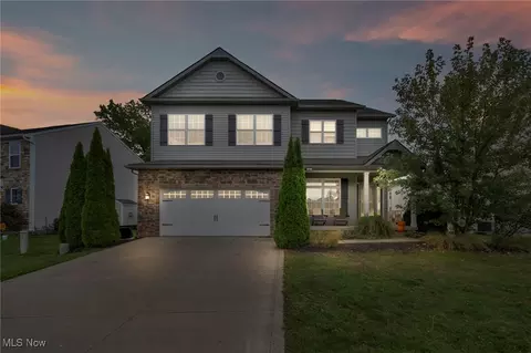 3807 Pinnacle Ct, Willoughby, OH 44094