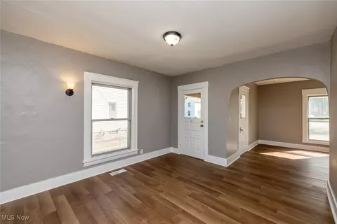 Living - 353 S Maple St, Elyria, OH 44035 photo 4 of 5