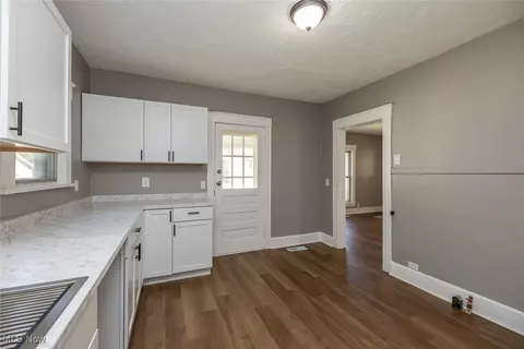 Entry Way - 353 S Maple St, Elyria, OH 44035 photo 2 of 3