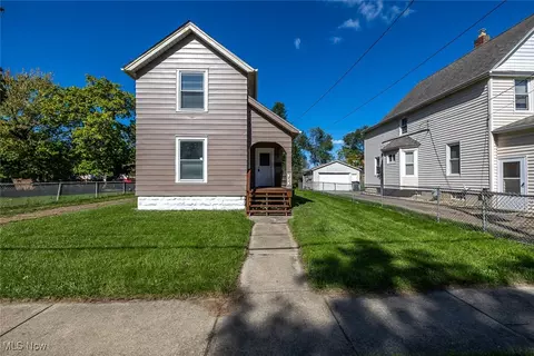 353 S Maple St, Elyria, OH 44035
