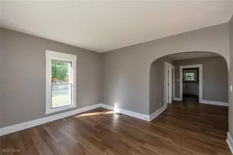 Living - 353 S Maple St, Elyria, OH 44035 photo 2 of 5