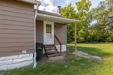 Exterior - 353 S Maple St, Elyria, OH 44035 photo 1 of 2