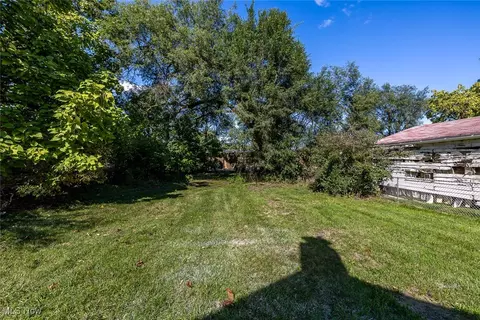 Exterior - 353 S Maple St, Elyria, OH 44035 photo 2 of 2