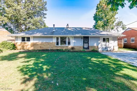 7587 Primrose Dr, Mentor On The Lake, OH 44060