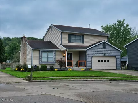283 Kent Cir NE, New Philadelphia, OH 44663