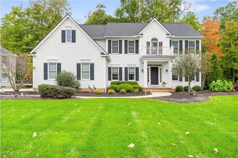 670 S Sussex Ct, Aurora, OH 44202