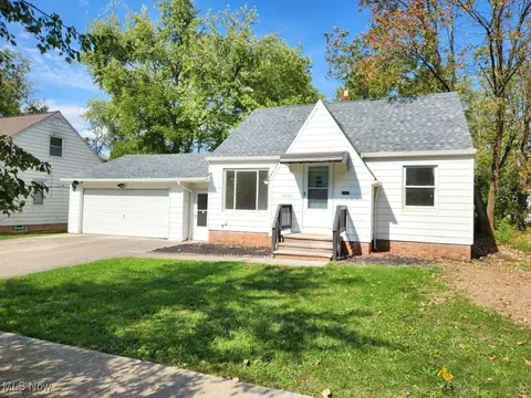 16207 Woodbrook Ave, Maple Heights, OH 44137