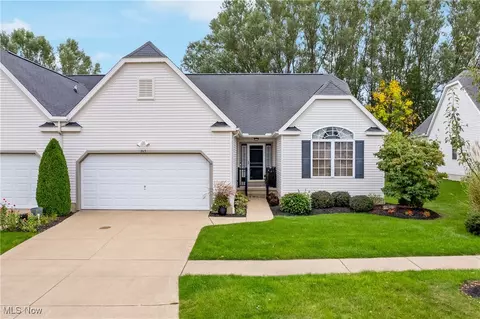 945 Devonwood Dr, Wadsworth, OH 44281