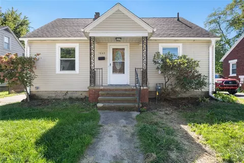 1045 Bell Ct, Elyria, OH 44035