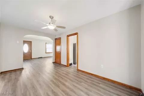 1045 Bell Ct, Elyria, OH 44035 photo 8