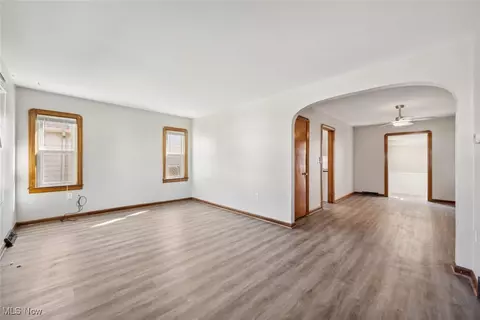 1045 Bell Ct, Elyria, OH 44035 photo 5