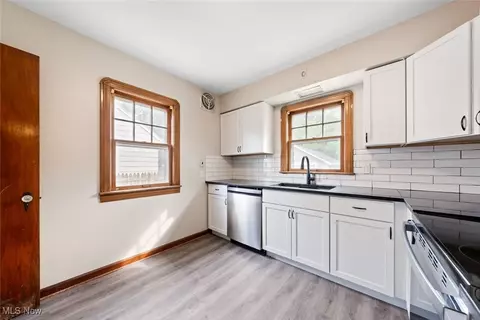 1045 Bell Ct, Elyria, OH 44035 photo 11