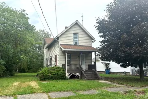 32 Wood Ave, Niles, OH 44446