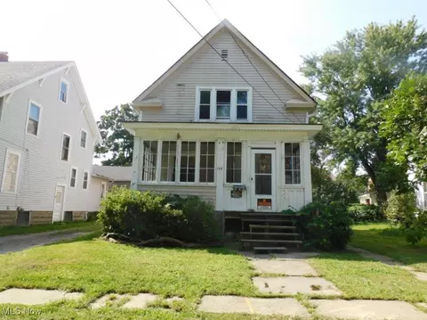 144 Riverside Dr, Ashtabula, OH 44004