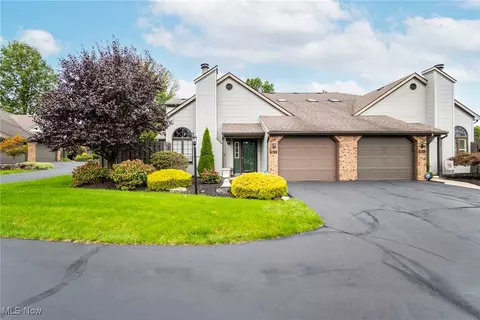 90 Talsman Dr #5, Canfield, OH 44406