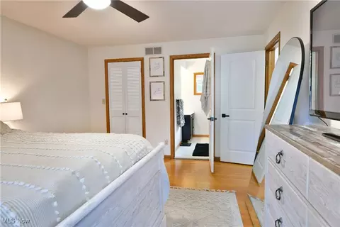 Bedroom - 8103 Deerpath Dr, Boardman, OH 44512 photo 4 of 9