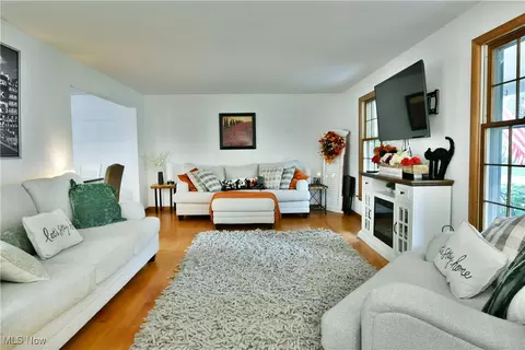 Living - 8103 Deerpath Dr, Boardman, OH 44512 photo 1 of 4