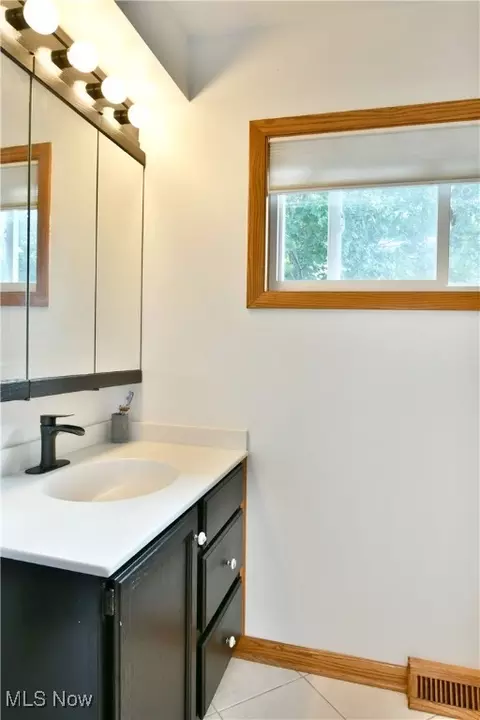 Bath - 8103 Deerpath Dr, Boardman, OH 44512 photo 3 of 6