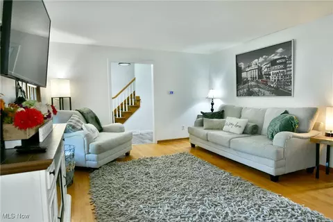 Living - 8103 Deerpath Dr, Boardman, OH 44512 photo 2 of 4