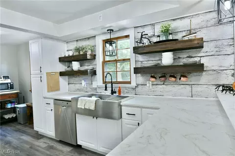 Kitchen - 8103 Deerpath Dr, Boardman, OH 44512 photo 3 of 5