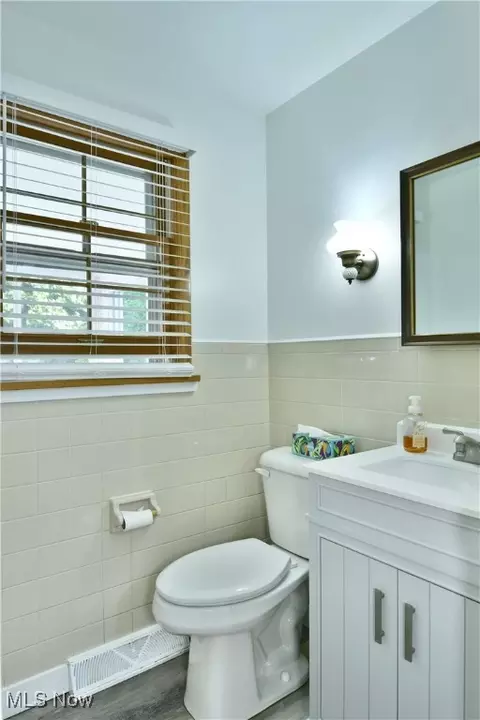 Bath - 8103 Deerpath Dr, Boardman, OH 44512 photo 1 of 6