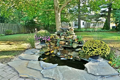 Exterior - 8103 Deerpath Dr, Boardman, OH 44512 photo 6 of 10