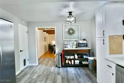 Entry Way - 8103 Deerpath Dr, Boardman, OH 44512 photo 3 of 4