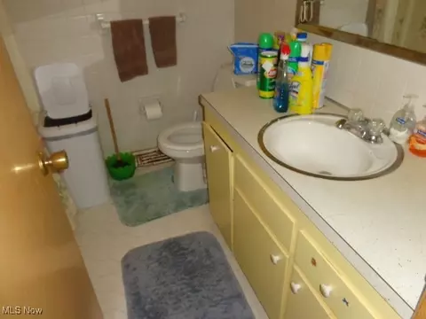 Bath - 6675 Edgemoor Ave, Solon, OH 44139 photo 3 of 3