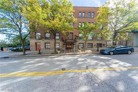 1133 W 9th St #413, Cleveland, OH 44113