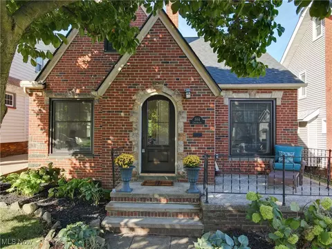 1664 Chesterland Ave, Lakewood, OH 44107