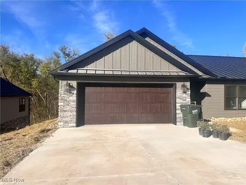 1024 Willow Dr, Millersburg, OH 44654