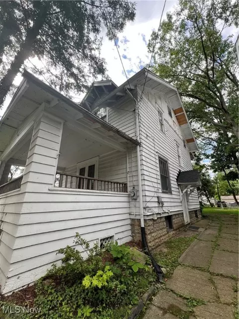 788 Work Dr, Akron, OH 44320 photo 2