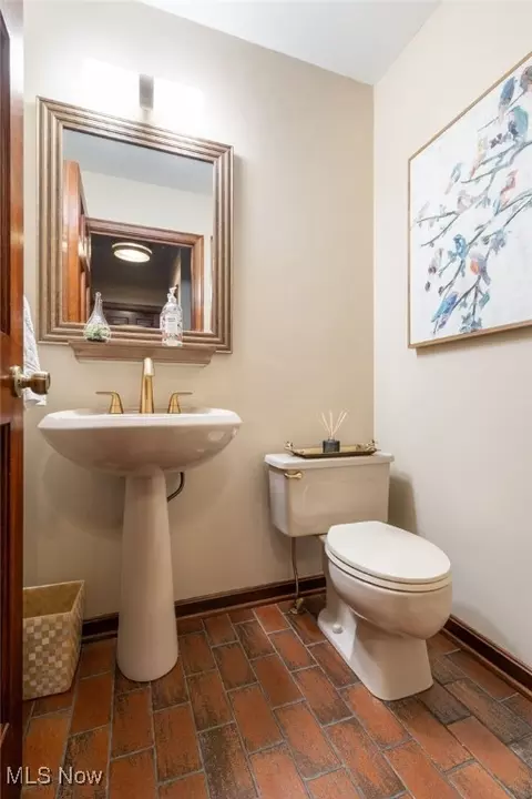 Bath - 6102 Cedar Ln NW, Canton, OH 44708 photo 1 of 4