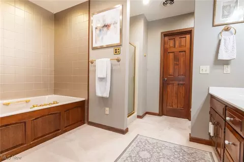 Bath - 6102 Cedar Ln NW, Canton, OH 44708 photo 3 of 4