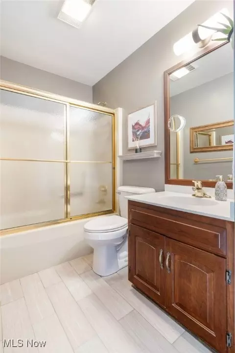 Bath - 6102 Cedar Ln NW, Canton, OH 44708 photo 4 of 4
