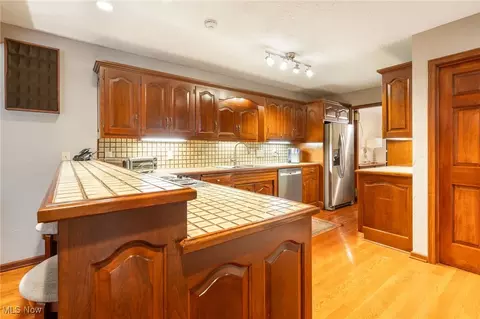 Kitchen - 6102 Cedar Ln NW, Canton, OH 44708 photo 2 of 2