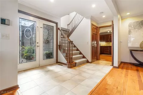 Entry Way - 6102 Cedar Ln NW, Canton, OH 44708 photo 1 of 4