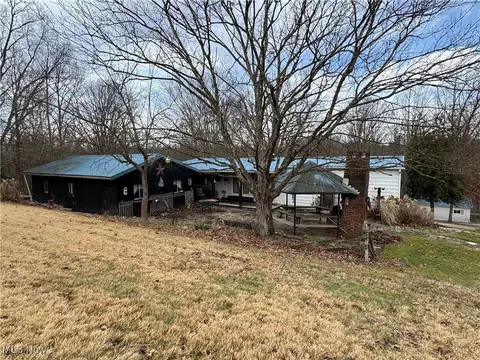 70571 Pine Hollow Rd, Bridgeport, OH 43912