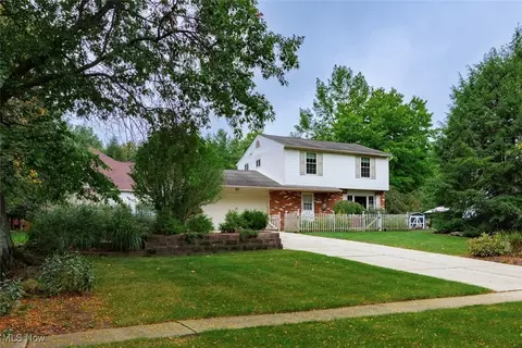 12398 Saturn Dr, North Royalton, OH 44133