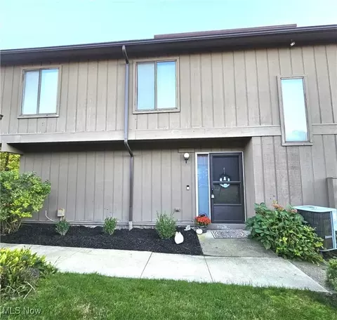 7593 Creekwood Dr, North Royalton, OH 44133