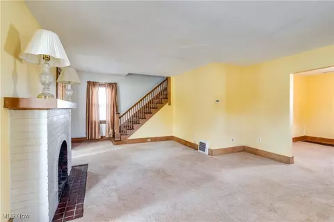 231 E Wilbeth Rd, Akron, OH 44301 photo 5