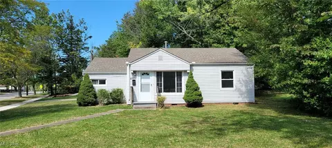 2301 Greenvale Rd, Cleveland, OH 44121
