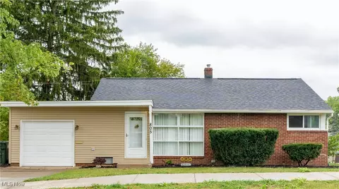 805 39th St NW, Canton, OH 44709