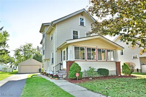 831 Oak Knoll Ave SE, Warren, OH 44483