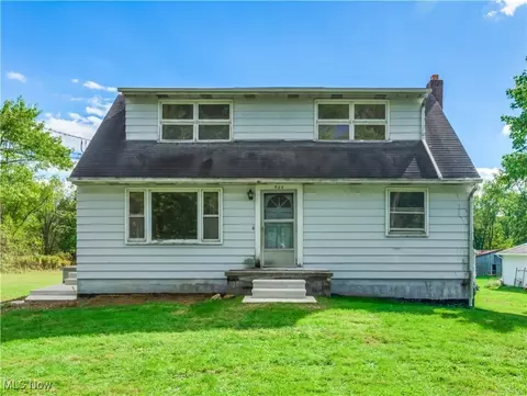926 Alfred Rd, Akron, OH 44306
