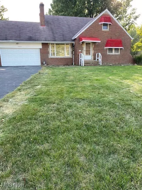 2042 Taylor Rd, East Cleveland, OH 44112