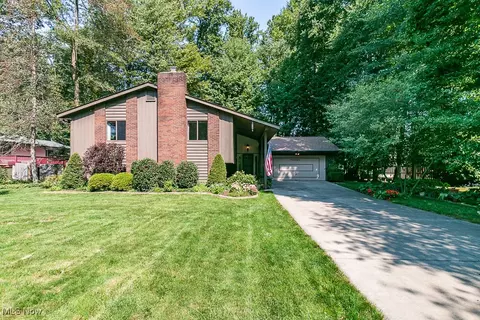 9265 Lorrich Dr, Mentor, OH 44060
